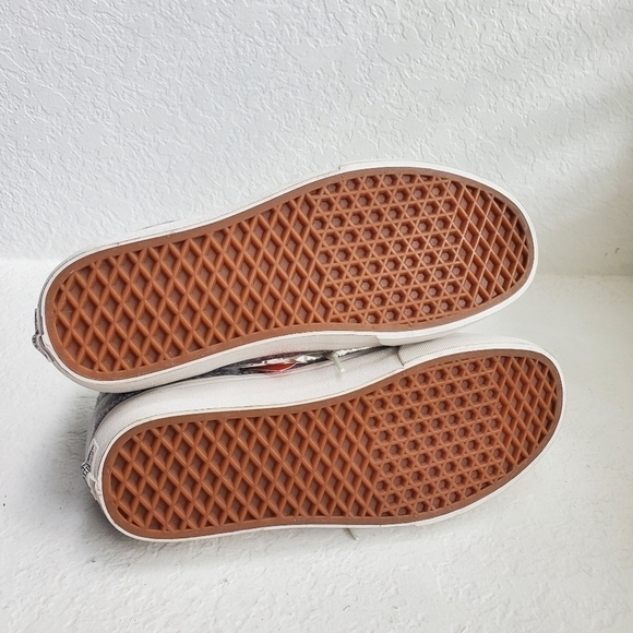 NWT Vans x Free People U Sk8-Hi Faux Fur Sneakers in Gray - Picture 8 of 12